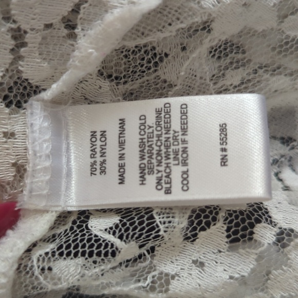 Express Portofino Button Up Sheet Lace Blouse V-Neck Button Cuffs - Picture 4 of 6